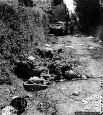 Cadavres de soldats allemands près de Sainteny, le 16 juillet 1944